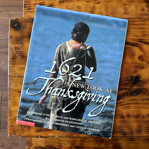 Vintage 2002 Scholastic 1621 A New Look At Thanksgiving Paperback Book - Picture 1 of 11